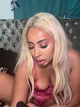 Snapshot of zara_bellexx chatting on 05.15.26 zara bellexx online show from 05.15.26