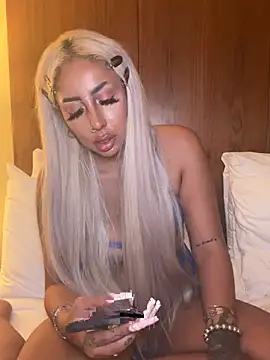 Snapshot of zara_bellexx chatting on 06.26.26 zara bellexx online show from 06.26.26