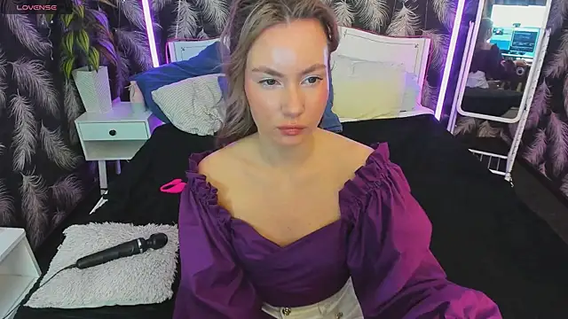  BellaClark online show from 05.17.26