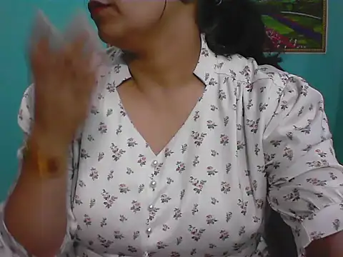 Snapshot of Simi-143 chatting on 10.26.25 Simi-143 online show from 10.26.25