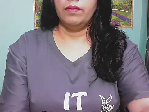 Snapshot of Simi-143 chatting on 11.04.25 Simi-143 online show from 11.04.25