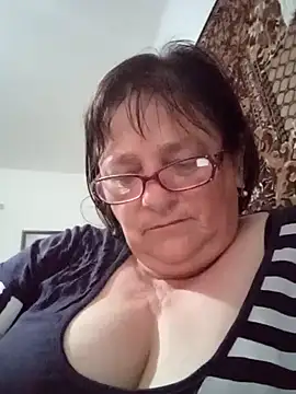 Snapshot of MilaCold5443 chatting on 04.19.26 MilaCold5443 online show from 04.19.26