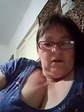 Snapshot of MilaCold5443 chatting on 04.28.26 MilaCold5443 online show from 04.28.26