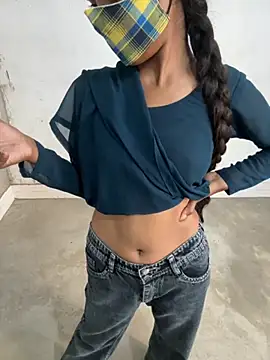 Snapshot of Rani_hot2 chatting on 10.16.25 Rani hot2 online show from 10.16.25