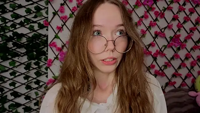 Petite Polly online show from 10.16.25