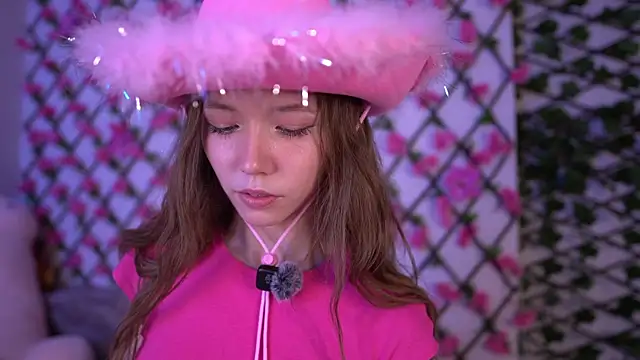 Petite Polly online show from 11.07.25