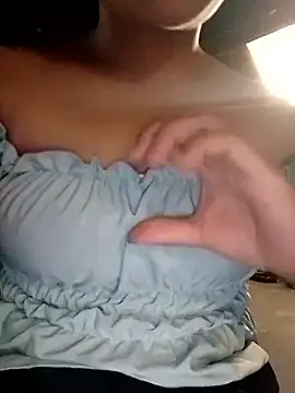 Snapshot of hello-cute chatting on 10.17.25 hello-cute online show from 10.17.25