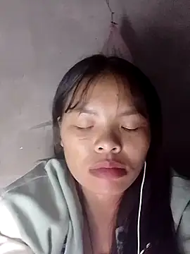 Snapshot of hello-cute chatting on 10.20.25 hello-cute online show from 10.20.25