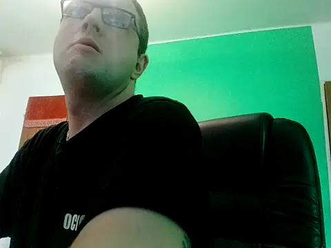 Snapshot of SexiDevil3 chatting on 10.19.25 SexiDevil3 online show from 10.19.25