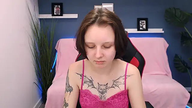 PeachyDream  online show from 10.12.25