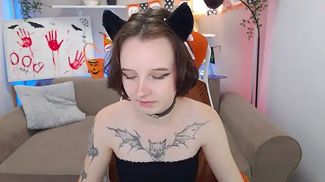 PeachyDream  online show from 10.16.25