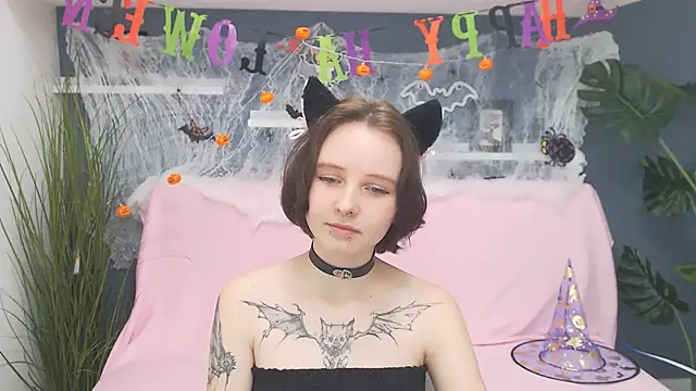 PeachyDream  online show from 10.20.25
