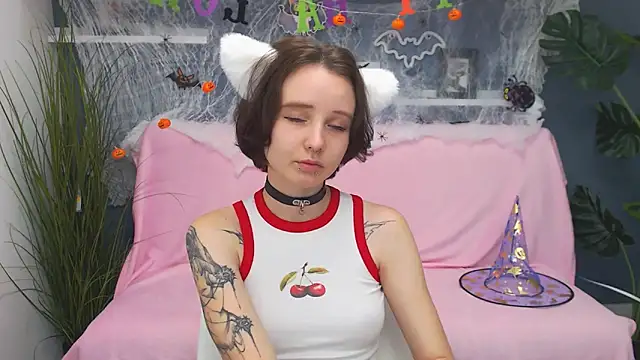 PeachyDream  online show from 10.21.25