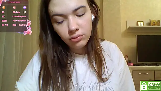 Snapshot of CeyaLier chatting on 05.14.26 CeyaLier online show from 05.14.26