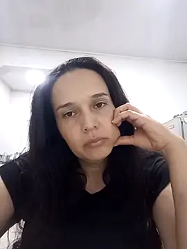 Snapshot of FiorellaDuboi chatting on 11.17.25 FiorellaDuboi online show from 11.17.25