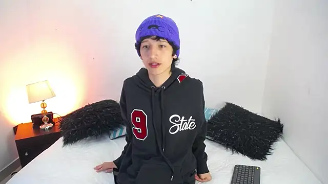 Snapshot of Emo_Boy_ chatting on 11.21.25 Emo Boy online show from 11.21.25