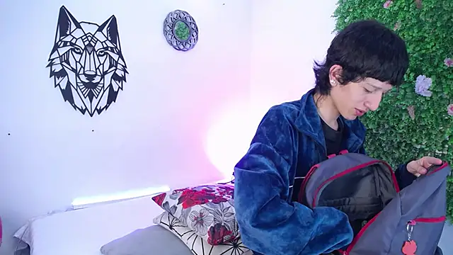 Snapshot of Emo_Boy_ chatting on 12.02.25 Emo Boy online show from 12.02.25