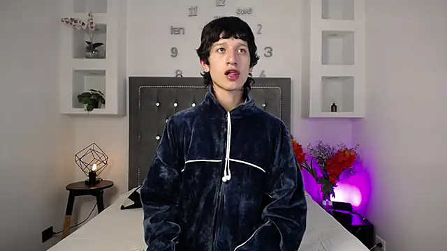 Snapshot of Emo_Boy_ chatting on 12.05.25 Emo Boy online show from 12.05.25