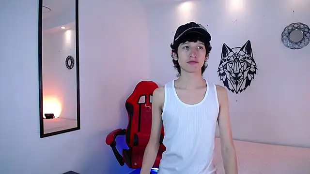 Snapshot of Emo_Boy_ chatting on 12.18.25 Emo Boy online show from 12.18.25