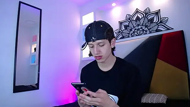 Snapshot of Emo_Boy_ chatting on 01.14.26 Emo Boy online show from 01.14.26