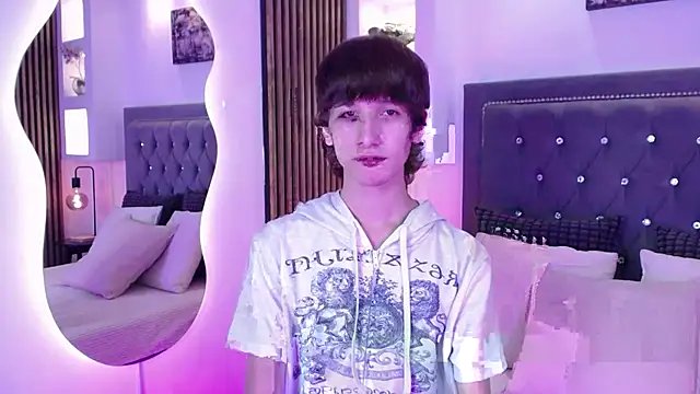 Snapshot of Emo_Boy_ chatting on 04.23.26 Emo Boy online show from 04.23.26