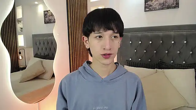 Snapshot of Emo_Boy_ chatting on 06.01.26 Emo Boy online show from 06.01.26
