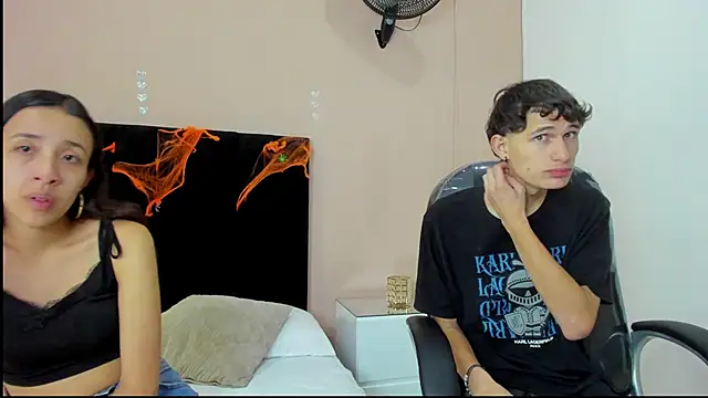 Snapshot of Taylor_and_exidt chatting on 10.21.25 Taylor and exidt online show from 10.21.25