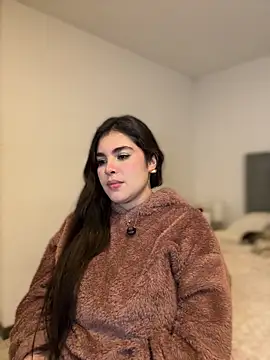 Snapshot of Isabella_LaRue chatting on 04.11.26 Isabella LaRue online show from 04.11.26