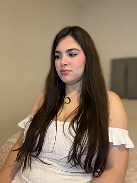 Snapshot of Isabella_LaRue chatting on 04.14.26 Isabella LaRue online show from 04.14.26