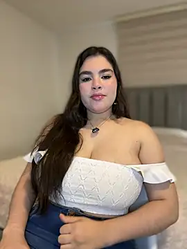 Snapshot of Isabella_LaRue chatting on 04.15.26 Isabella LaRue online show from 04.15.26