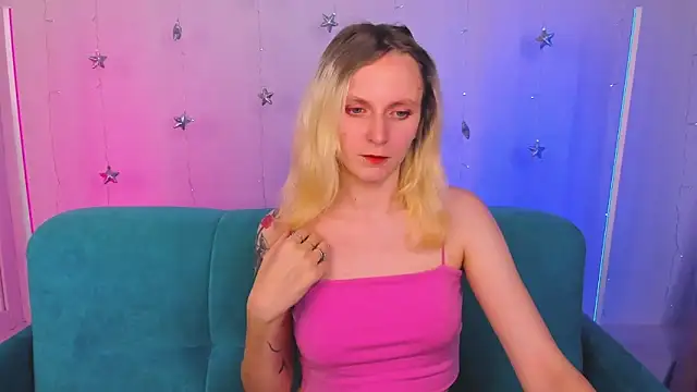 LikiLips online show from 12.18.25