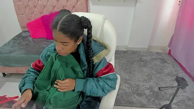 Snapshot of thianahorny chatting on 02.02.26 thianahorny online show from 02.02.26