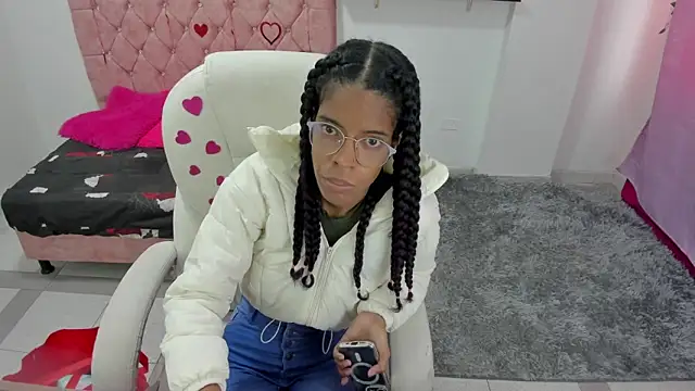 Snapshot of thianahorny chatting on 02.16.26 thianahorny online show from 02.16.26