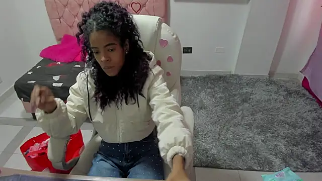 Snapshot of thianahorny chatting on 02.17.26 thianahorny online show from 02.17.26