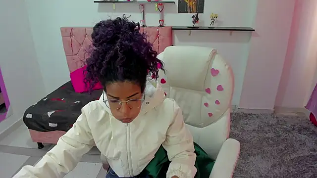 Snapshot of thianahorny chatting on 02.28.26 thianahorny online show from 02.28.26