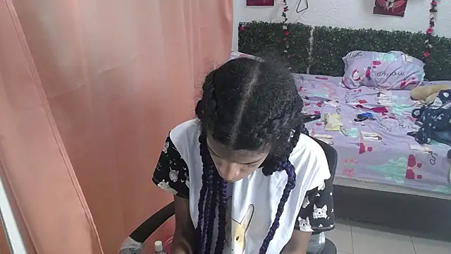 Snapshot of thianahorny chatting on 06.15.26 thianahorny online show from 06.15.26