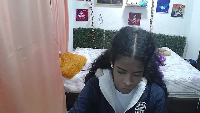 Snapshot of thianahorny chatting on 06.19.26 thianahorny online show from 06.19.26