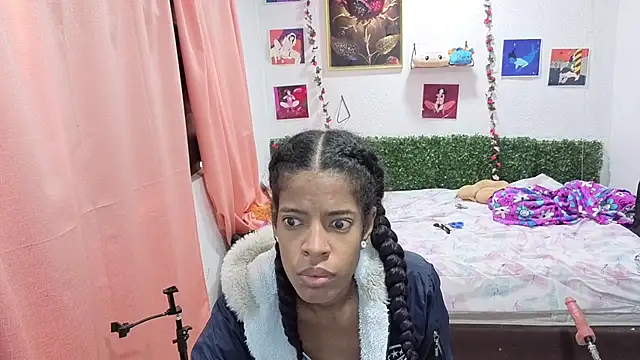 Snapshot of thianahorny chatting on 06.25.26 thianahorny online show from 06.25.26
