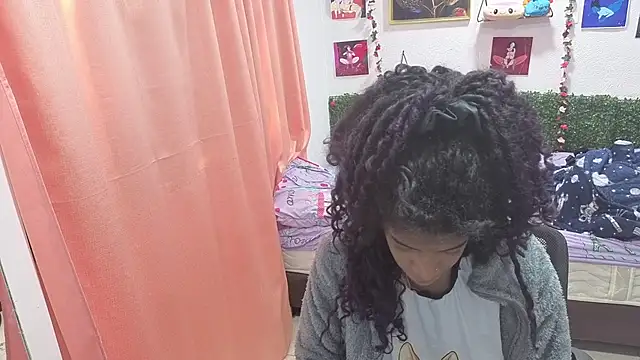 Snapshot of thianahorny chatting on 07.14.26 thianahorny online show from 07.14.26