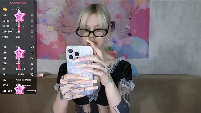Snapshot of HoneyGold_ chatting on 06.22.26 HoneyGold online show from 06.22.26