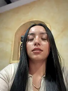 Snapshot of LUCIA_27- chatting on 10.16.25 LUCIA 27- online show from 10.16.25