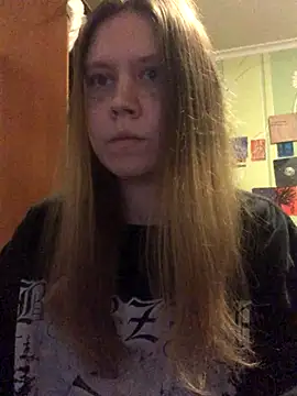 LunaVirelle online show from 11.04.25