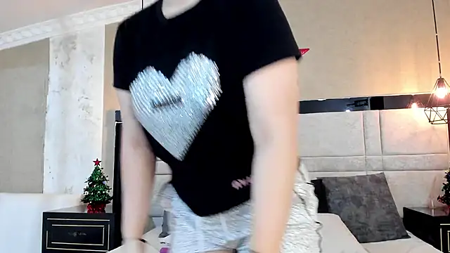 Snapshot of RousseWalker chatting on 12.03.25 RousseWalker online show from 12.03.25