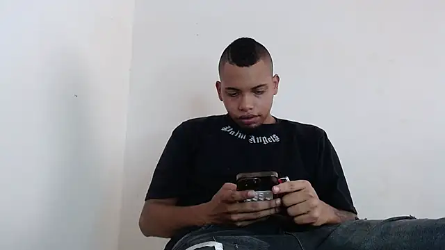 Snapshot of drako_monster chatting on 04.19.26 drako monster online show from 04.19.26