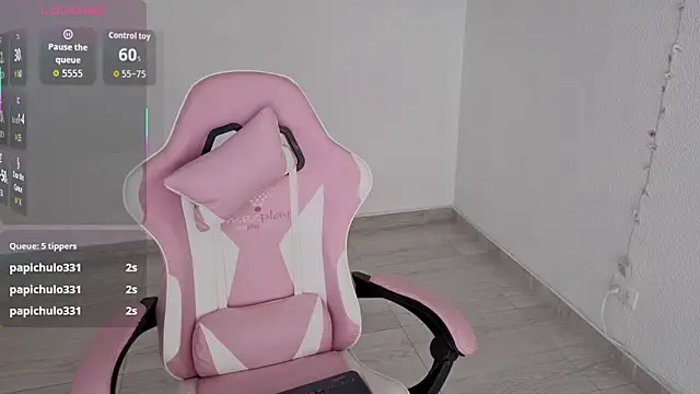 Snapshot of hime_ko chatting on 12.19.25 hime ko online show from 12.19.25