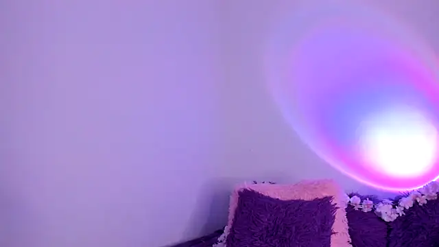 HeidyRousse online show from 12.19.25