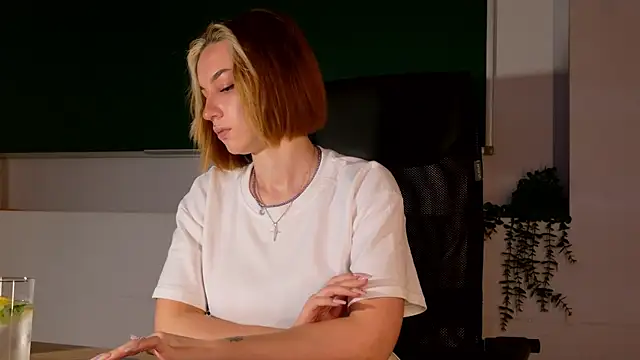 Snapshot of ClaireMathis chatting on 07.04.26 ClaireMathis online show from 07.04.26
