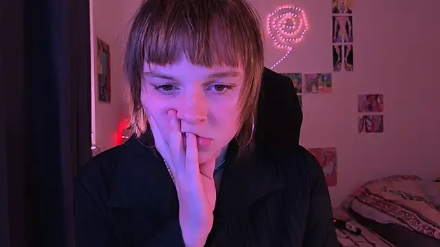 Snapshot of liquid0fluid0 chatting on 12.05.25 liquid0fluid0 online show from 12.05.25