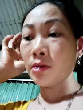 Snapshot of gio-thu chatting on 05.16.26 gio-thu online show from 05.16.26