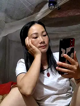 Snapshot of gio-thu chatting on 05.19.26 gio-thu online show from 05.19.26